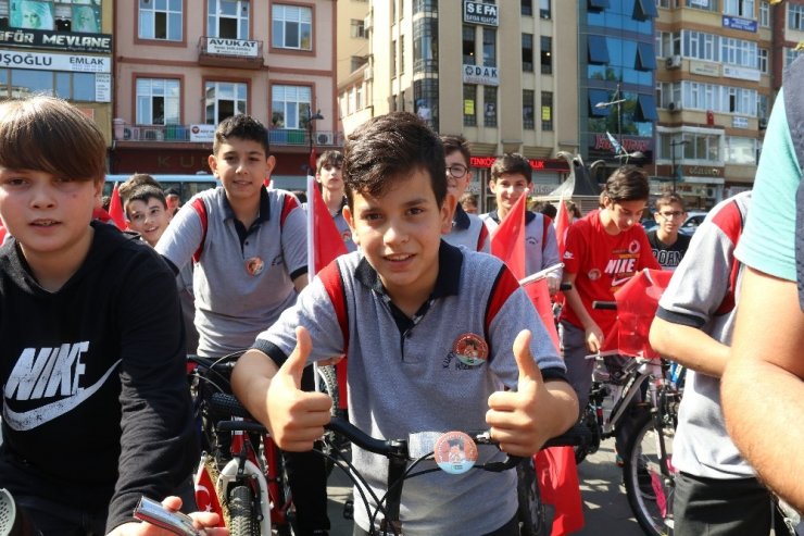 Rize’de Avrupa Hareketlilik Haftası kapsamında bisiklet turu düzenlendi