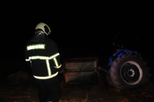 TIR, traktöre arkadan çarptı: 1 ölü, 7 yaralı