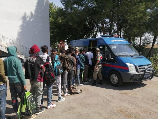 Adıyaman'da 22 kaçak göçmen yakalandı, 1 organizatör tutuklandı