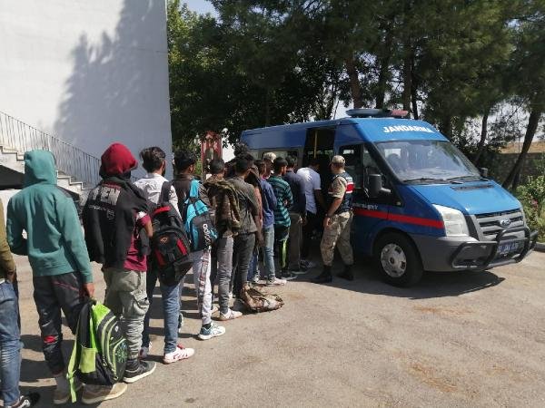 Adıyaman'da 22 kaçak göçmen yakalandı, 1 organizatör tutuklandı