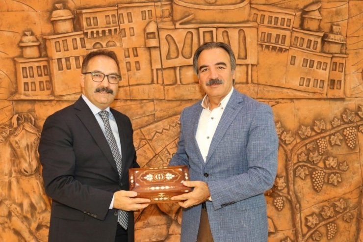 Gaziantep Üniversitesi Rektörü Gür’den NEVÜ Rektörü Bağlı’ya ziyaret