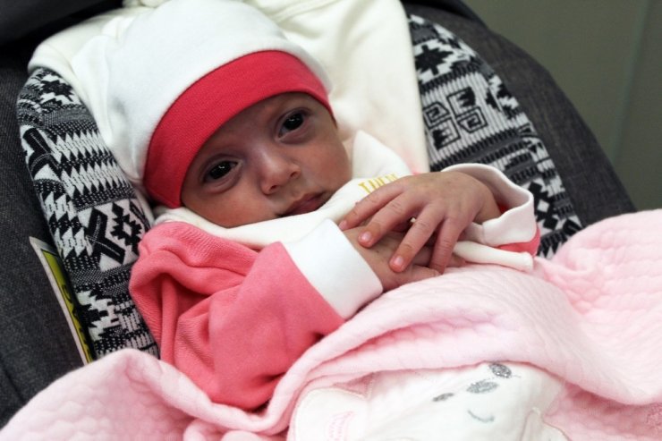 10 binde bir görülen kalp rahatsızlığıyla doğan Rensi bebek hayata tutundu