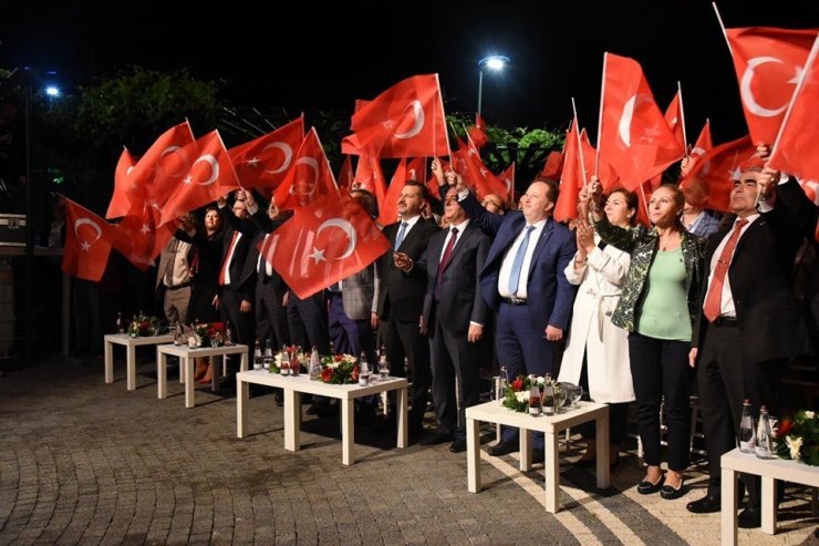 Müşerref Akay, Karesilileri coşturdu