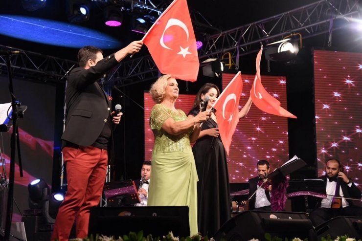 Müşerref Akay, Karesilileri coşturdu