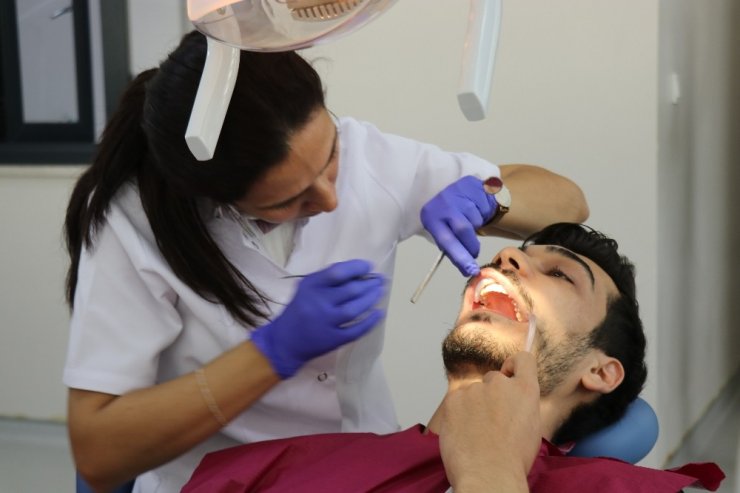 Diş Hekimliği Fakültesi 8 ayda 4 binden fazla hasta kabul etti