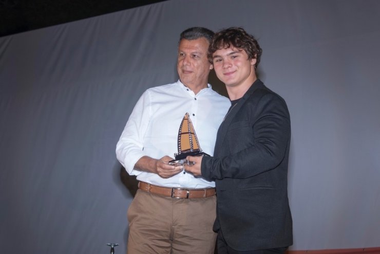 Naim Süleymanoğlu’nu canlandıran Hayat Van Eck’i görenler şaşkınlığını gizleyemedi