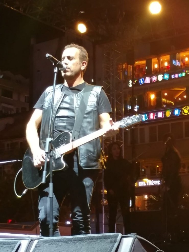 Bandırma’da Haluk Levent rüzgârı