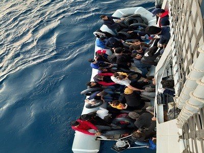Kuşadası Körfezi’nde 30’u çocuk 85 düzensiz göçmen yakalandı