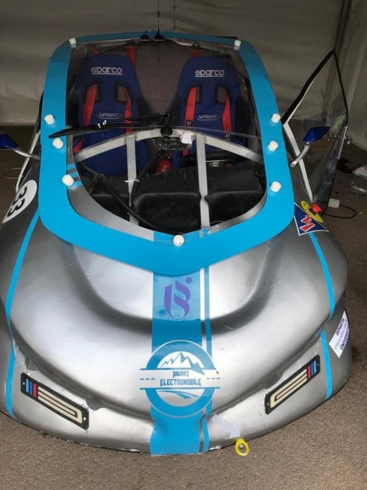 ISUBÜ’nün elektromobili ‘Davraz’, İstanbul TEKNOFEST finallerinde yarıştı