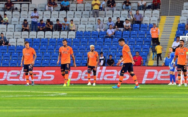 Başakşehir, Beşiktaş deplasmanında zorlanıyor