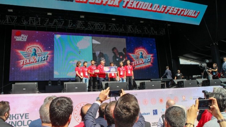 Grizu-263, ödülünü Cumhurbaşkanı Erdoğan’ın elinden aldı