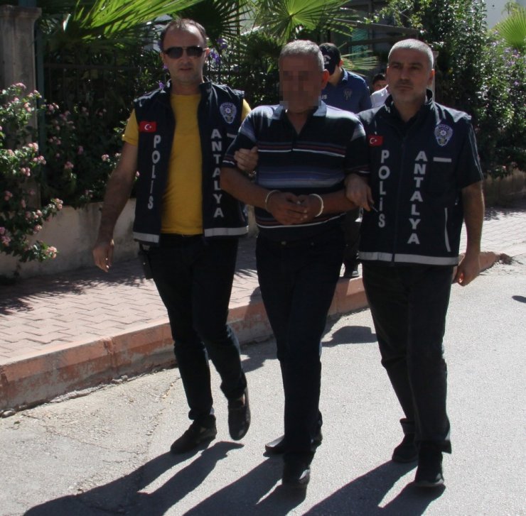 Antalya’da baltalı gaspçı yakalandı