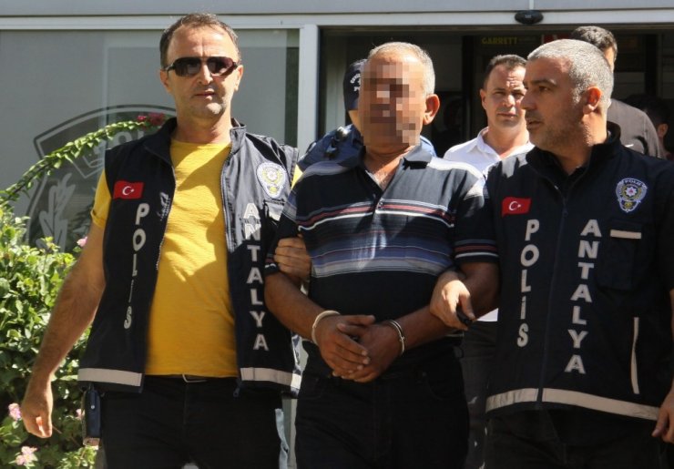 Antalya’da baltalı gaspçı yakalandı