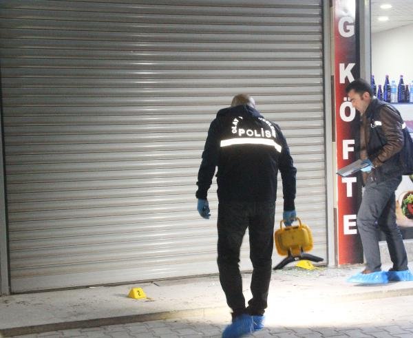Konya'da baba ve oğlu iş yerinde bıçaklandı