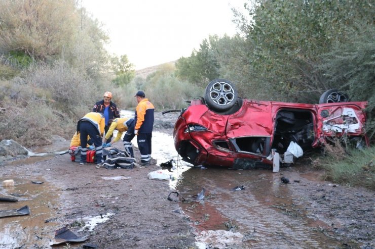 Sivas’ta trafik kazası; 2 ölü 6 ağır yaralı