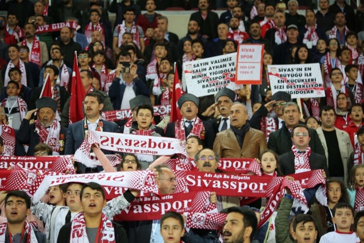 Süper Lig: Demir Grup Sivasspor: 0 - Trabzonspor: 1 (Maç devam ediyor)