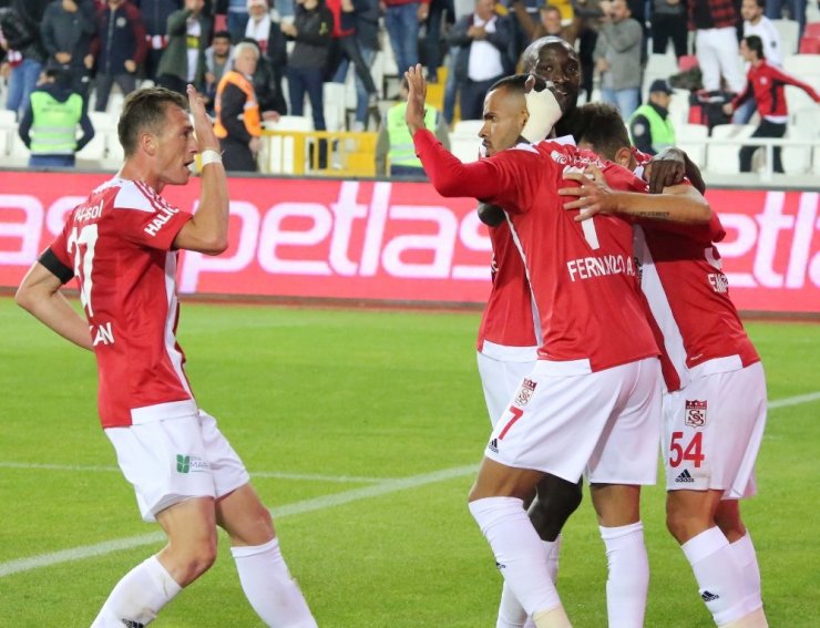 Süper Lig: Demir Grup Sivasspor:1 - Trabzonspor:1 (İlk yarı)