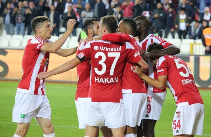 Süper Lig: Demir Grup Sivasspor:1 - Trabzonspor:1 (İlk yarı)