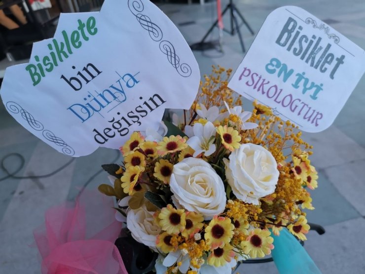 Nazilli’de süslü kadınlar bisiklet turu düzenledi