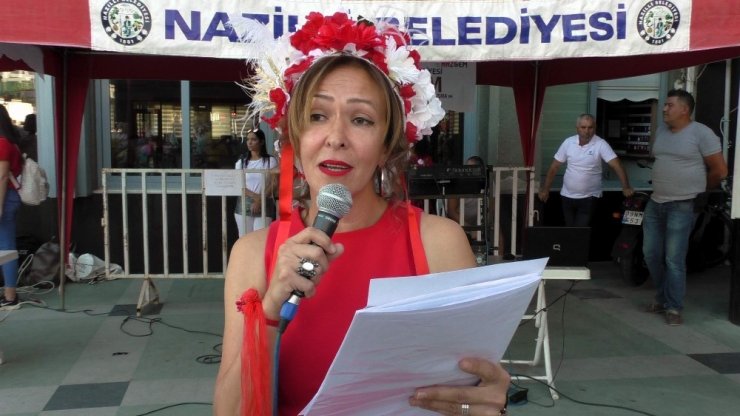 Nazilli’de süslü kadınlar bisiklet turu düzenledi