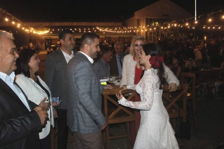 Melike İpek Yalova, yapımcı Altuğ Gültan ile evlendi