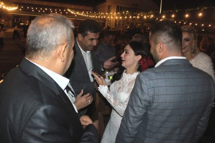 Melike İpek Yalova, yapımcı Altuğ Gültan ile evlendi