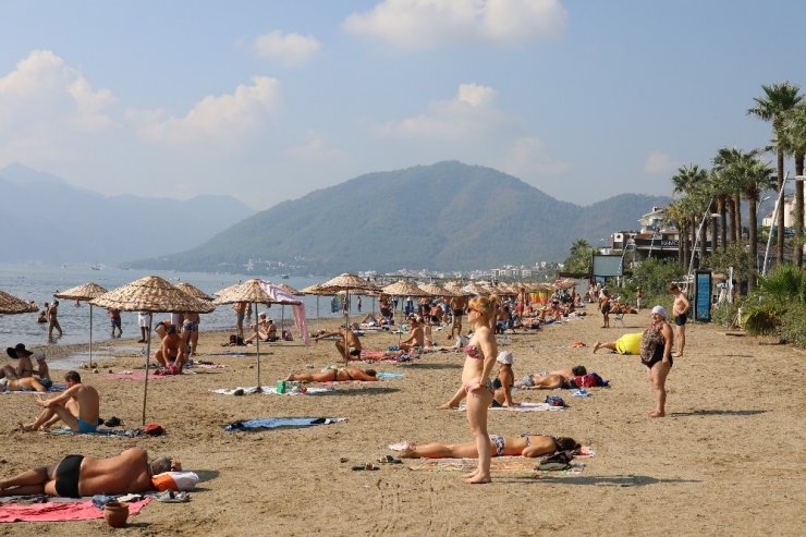 Marmaris sonbaharda yaz sezonunu yaşıyor