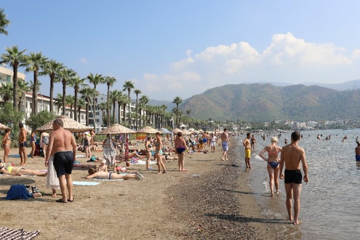 Marmaris sonbaharda yaz sezonunu yaşıyor