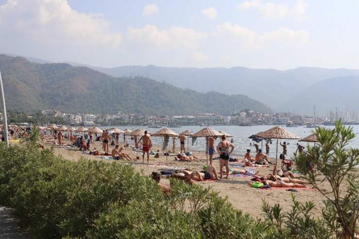 Marmaris sonbaharda yaz sezonunu yaşıyor