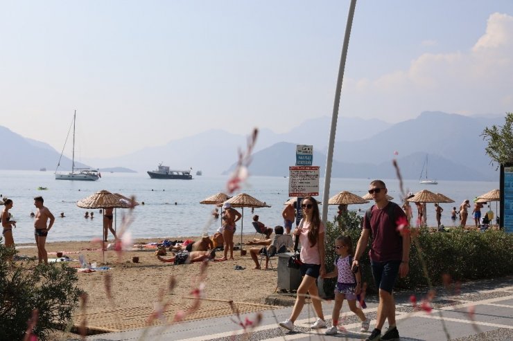 Marmaris sonbaharda yaz sezonunu yaşıyor