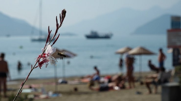 Marmaris sonbaharda yaz sezonunu yaşıyor