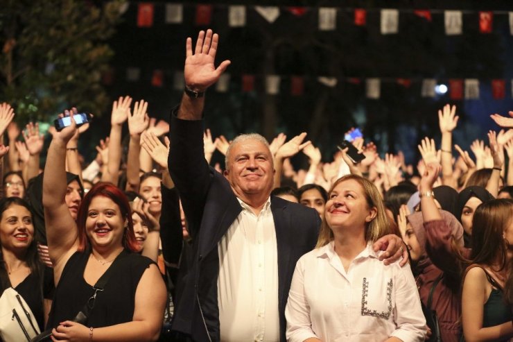 Üniversiteli gençler Emre Aydın ile coştu