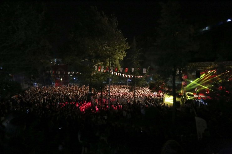 Üniversiteli gençler Emre Aydın ile coştu