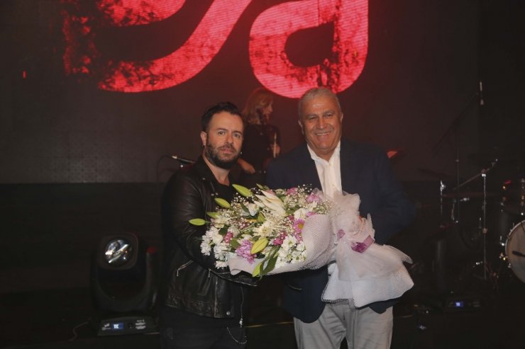 Üniversiteli gençler Emre Aydın ile coştu