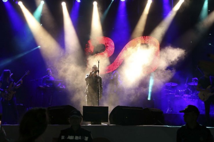 Üniversiteli gençler Emre Aydın ile coştu