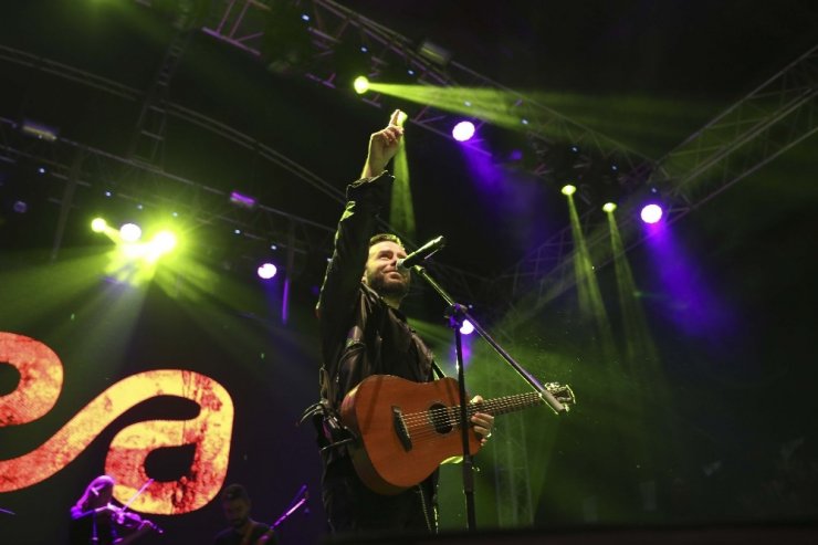 Üniversiteli gençler Emre Aydın ile coştu