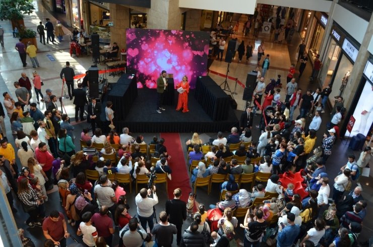 Emre Kınay, aileleri yarıştırdı