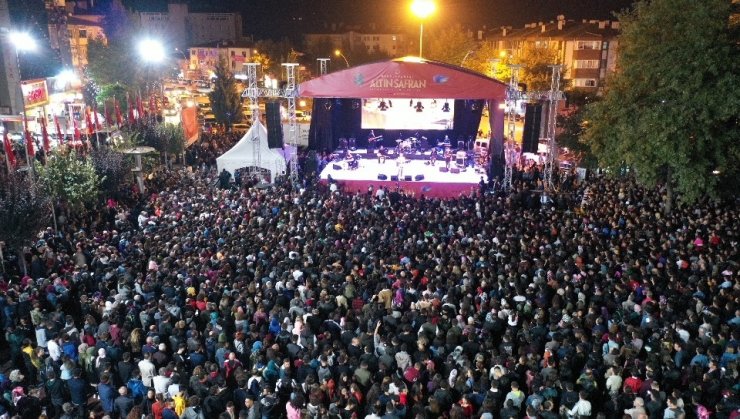 Altın Safran Festivali’nde Edip Akbayram rüzgarı esti