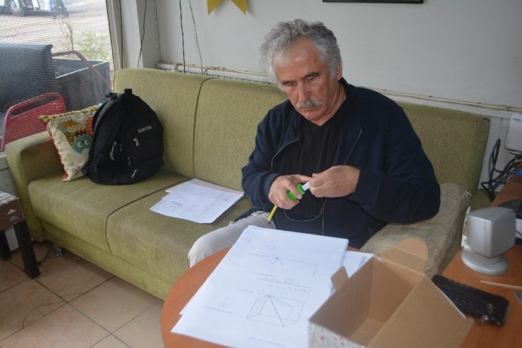 Cisimlerin 4. boyutunu bulduğunu iddia etti