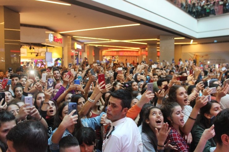 Oğuzhan Koç Mehmetçiği ve Milli Takımı unutmadı