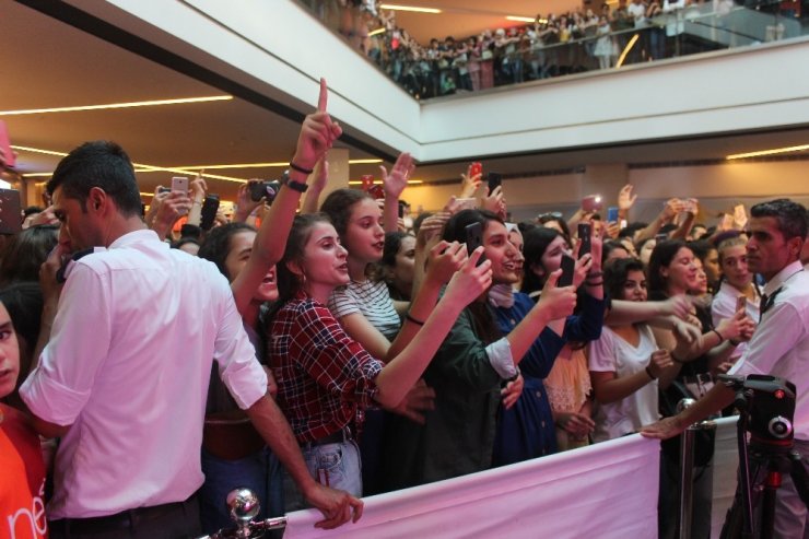 Oğuzhan Koç Mehmetçiği ve Milli Takımı unutmadı