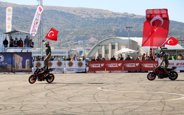 Akrobasi finalinde Mehmetçiğe akrobatik destek