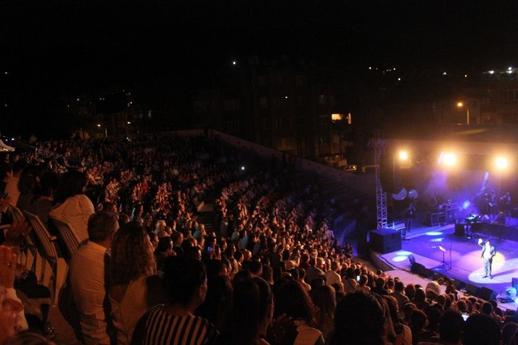 Selami Şahin’den dünyaya barış çağrısı