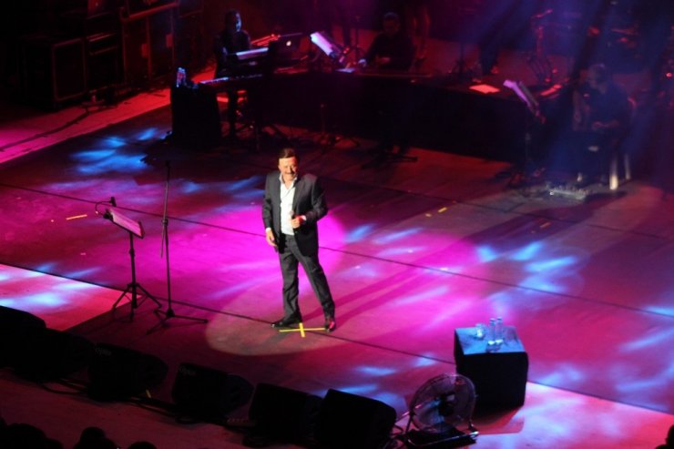 Selami Şahin’den dünyaya barış çağrısı