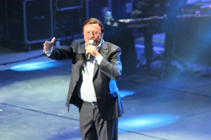 Selami Şahin’den dünyaya barış çağrısı