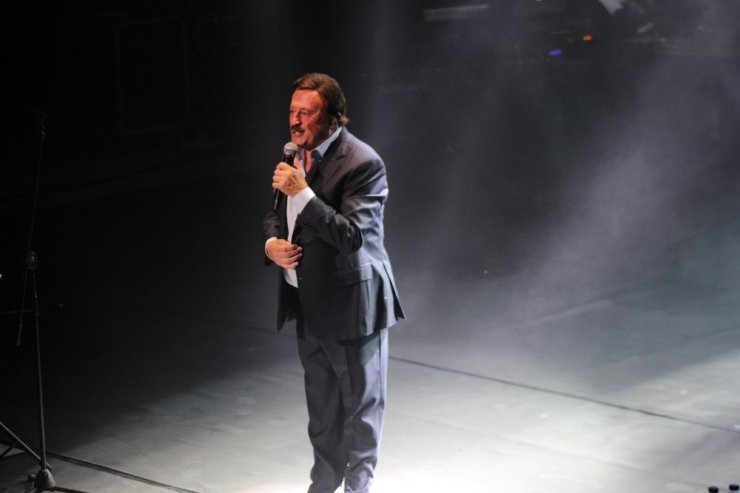 Selami Şahin’den dünyaya barış çağrısı