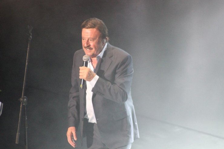 Selami Şahin’den dünyaya barış çağrısı