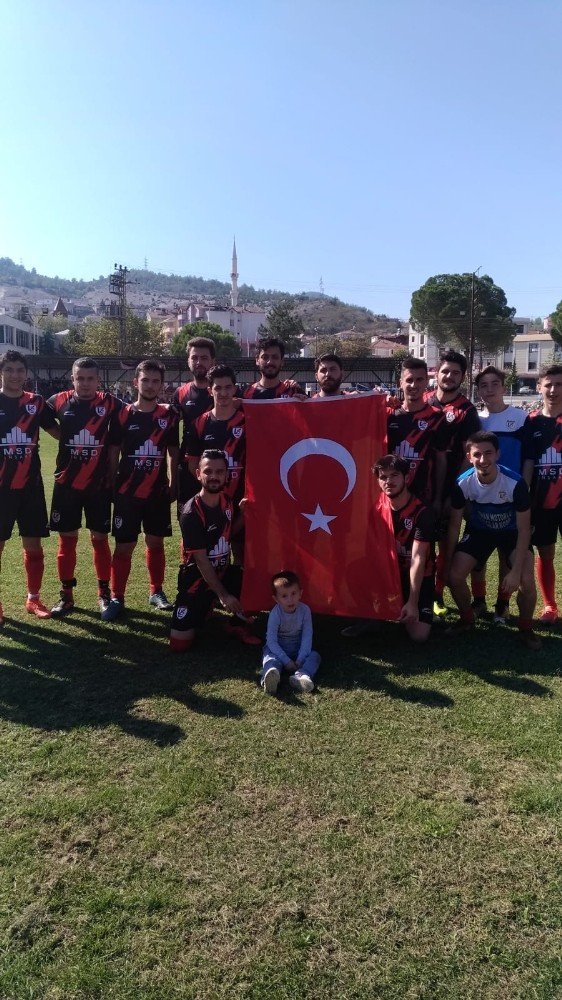 Barış Pınarı Harekatı’na destek pankartı ile maça çıktılar