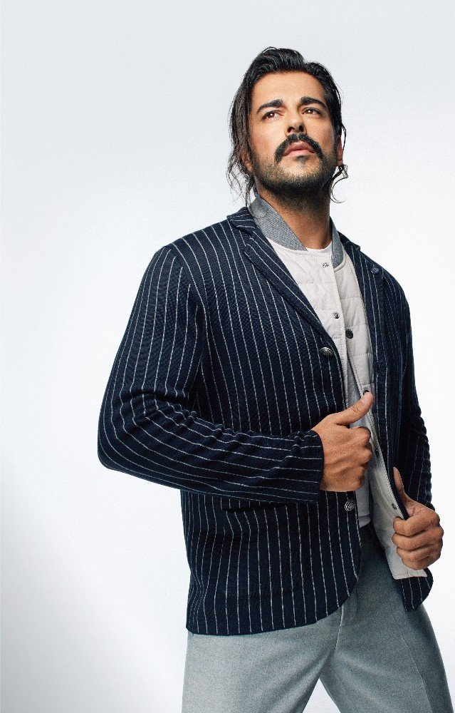 Burak Özçivit Altınyıldız Classics’in yeni sezon koleksiyonu için objektif karşısına geçti