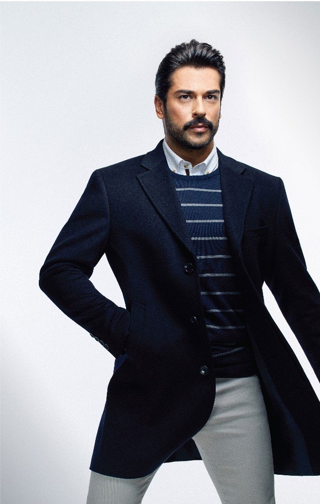 Burak Özçivit Altınyıldız Classics’in yeni sezon koleksiyonu için objektif karşısına geçti